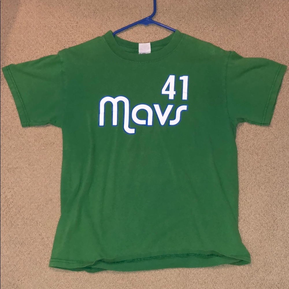 Dallas Mavericks shirt